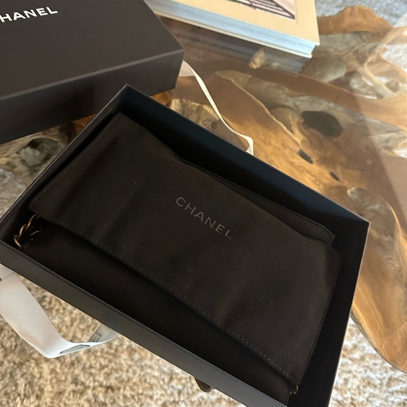 NEW Chanel19 wallet on chain - Picture 4 of 15